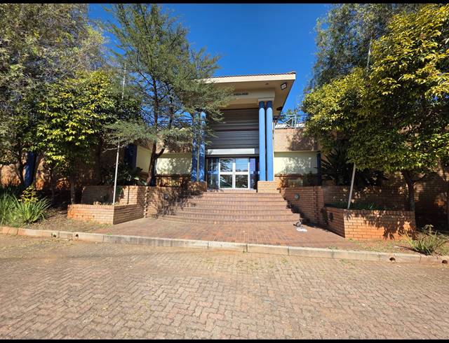 3,434M² WAREHOUSE FOR SALE IN AMALGAM
